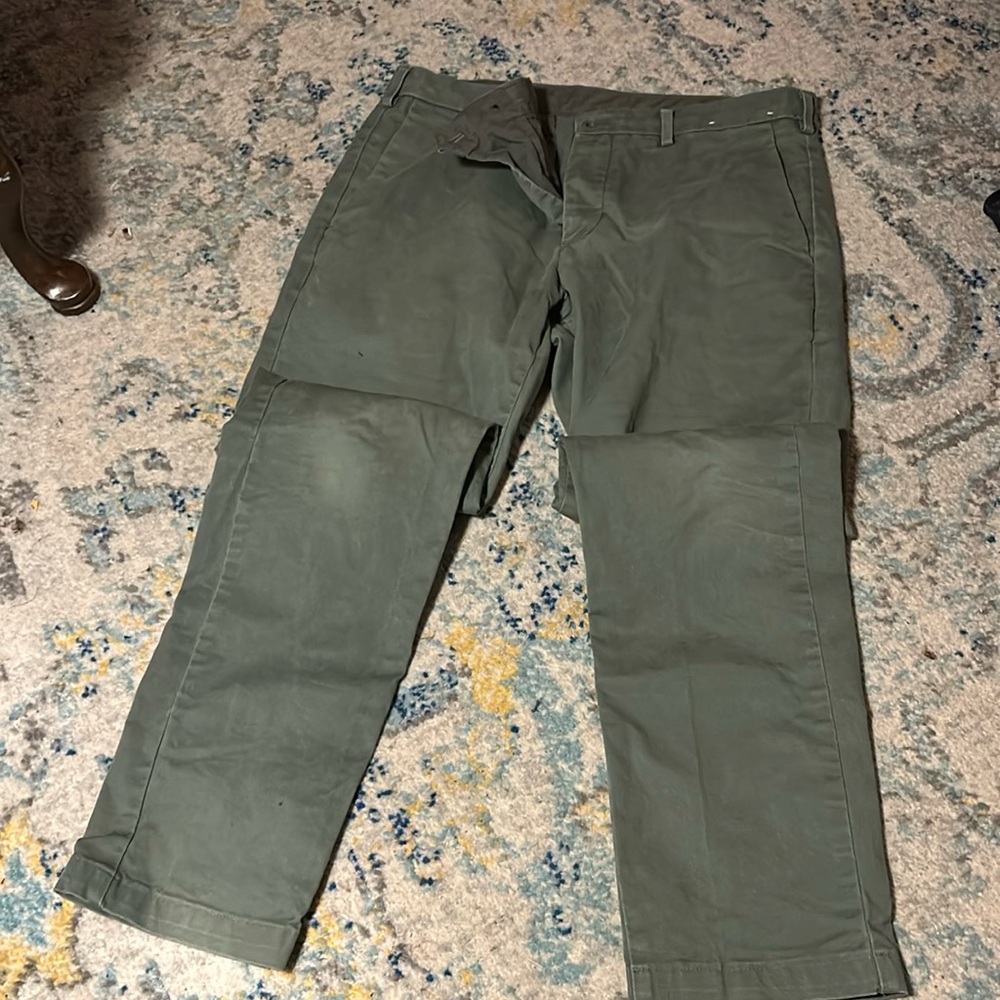 Uniqlo 31” men’s chinos green